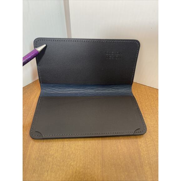 Oberon Checkbook Cover Embossed Blue Leather With Divider Flap New - Picture 5 of 8